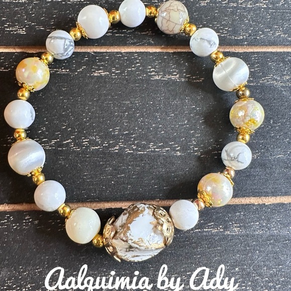 Summery howlite maximalist beaded bracelet - Picture 1 of 1